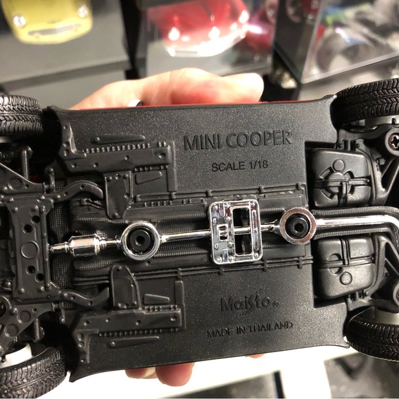 USED Maisto Mini Cooper 1:18 DIECAST Special Edition RED W/sunroof 2003 - Picture 7 of 7